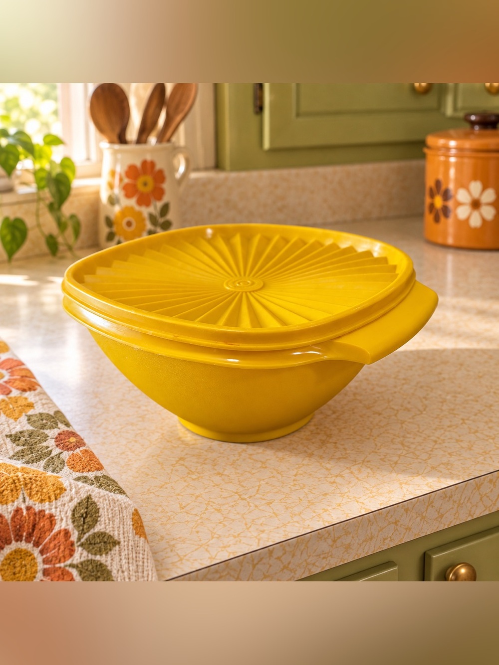 Vintage Tupperware Yellow Serving Storage Bowl Sunburst Lid Retro MCM USA